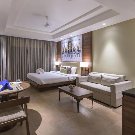 Hotel Club Mahindra Ashtamudi à Nīndakara Extérieur photo