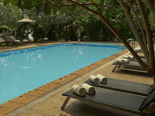 Hotel Club Mahindra Ashtamudi à Nīndakara Extérieur photo