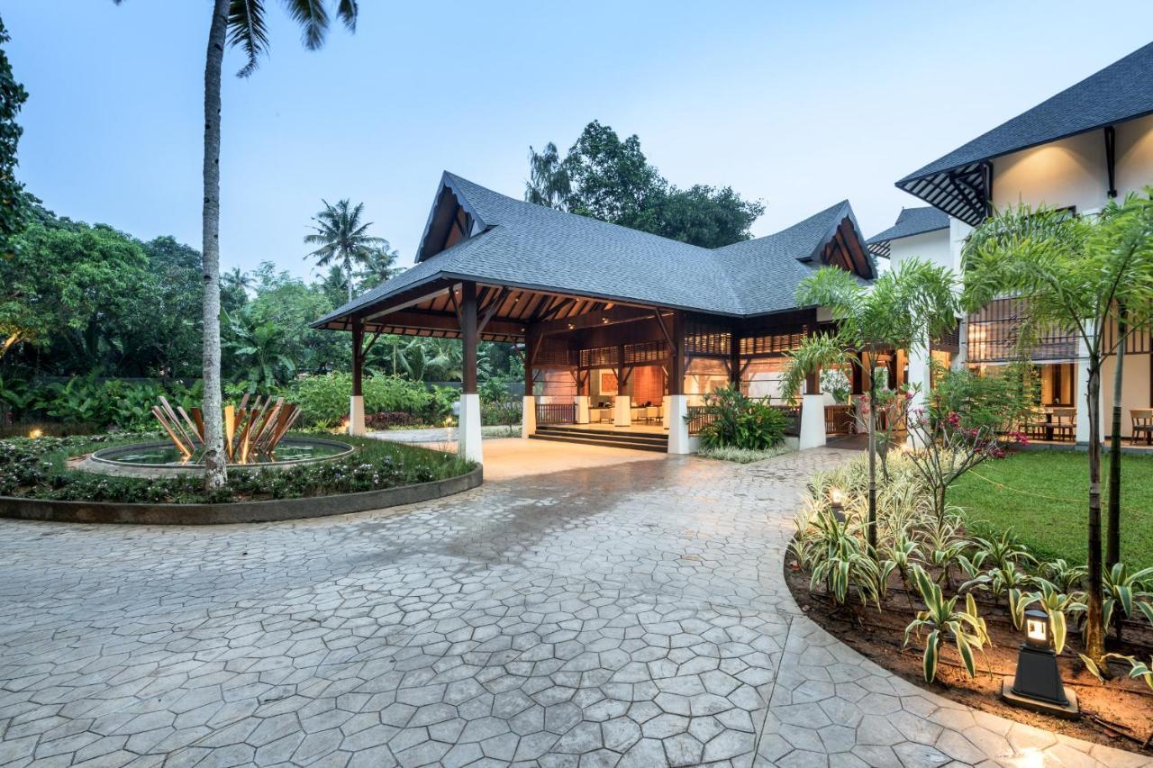 Hotel Club Mahindra Ashtamudi à Nīndakara Extérieur photo