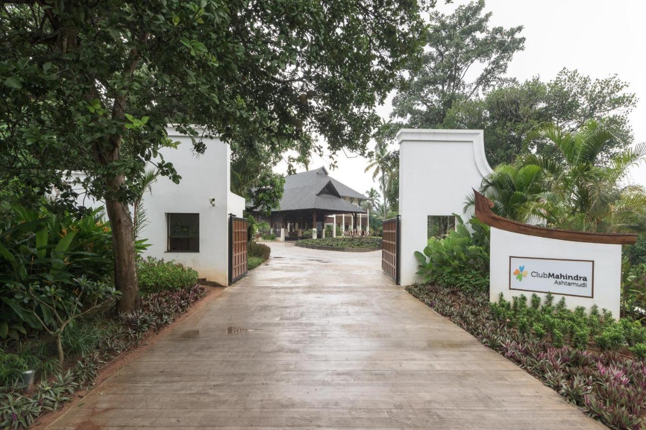 Hotel Club Mahindra Ashtamudi à Nīndakara Extérieur photo