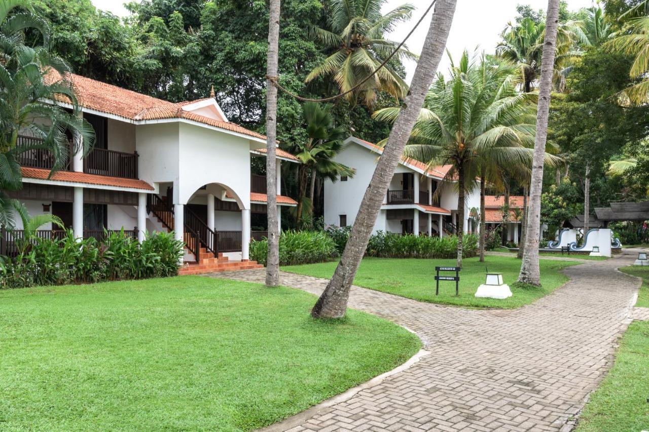 Hotel Club Mahindra Ashtamudi à Nīndakara Extérieur photo