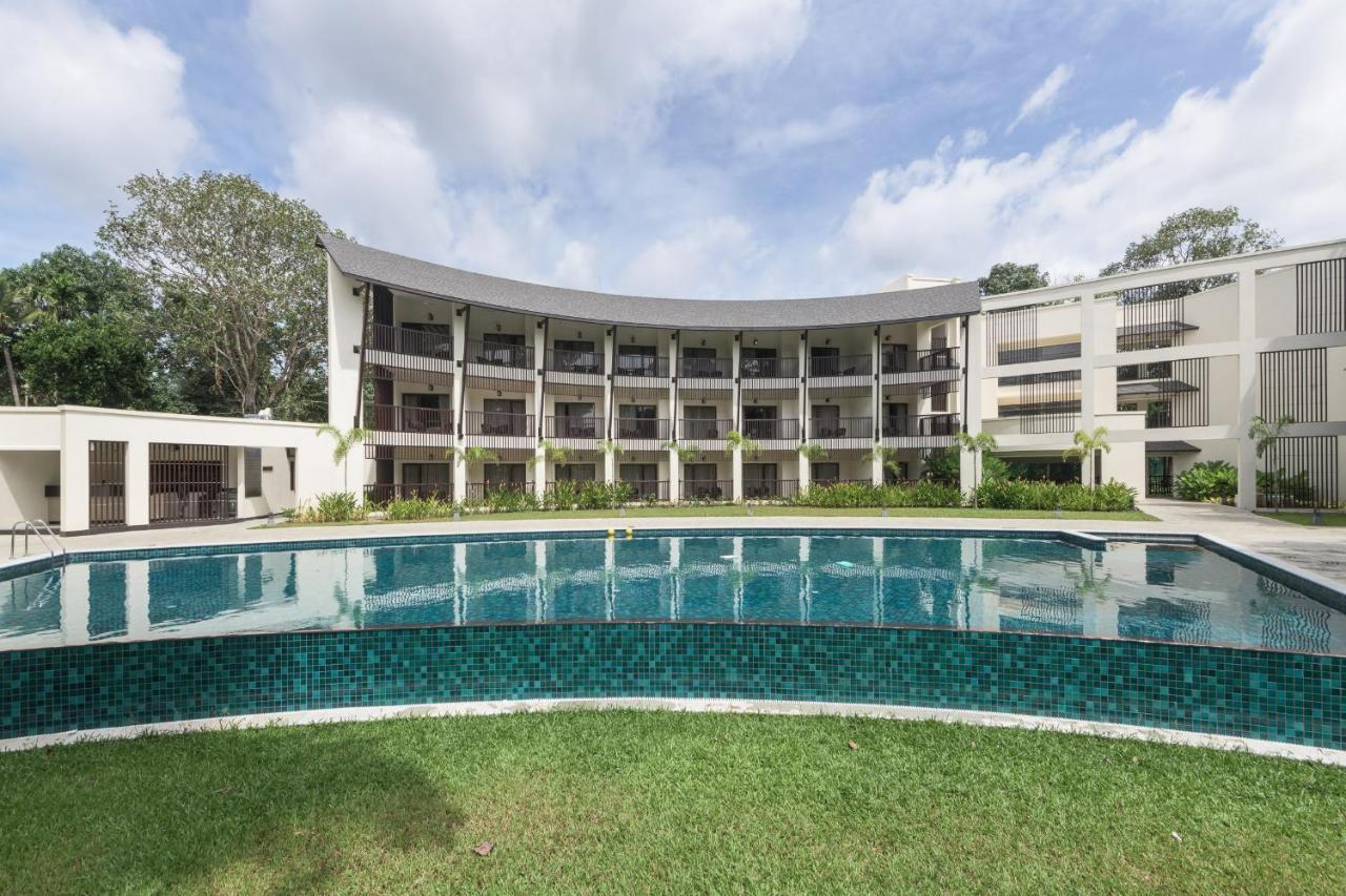 Hotel Club Mahindra Ashtamudi à Nīndakara Extérieur photo