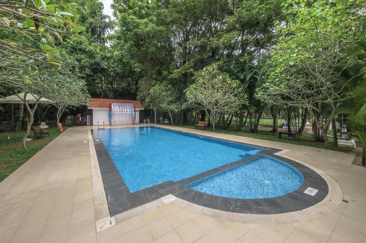 Hotel Club Mahindra Ashtamudi à Nīndakara Extérieur photo