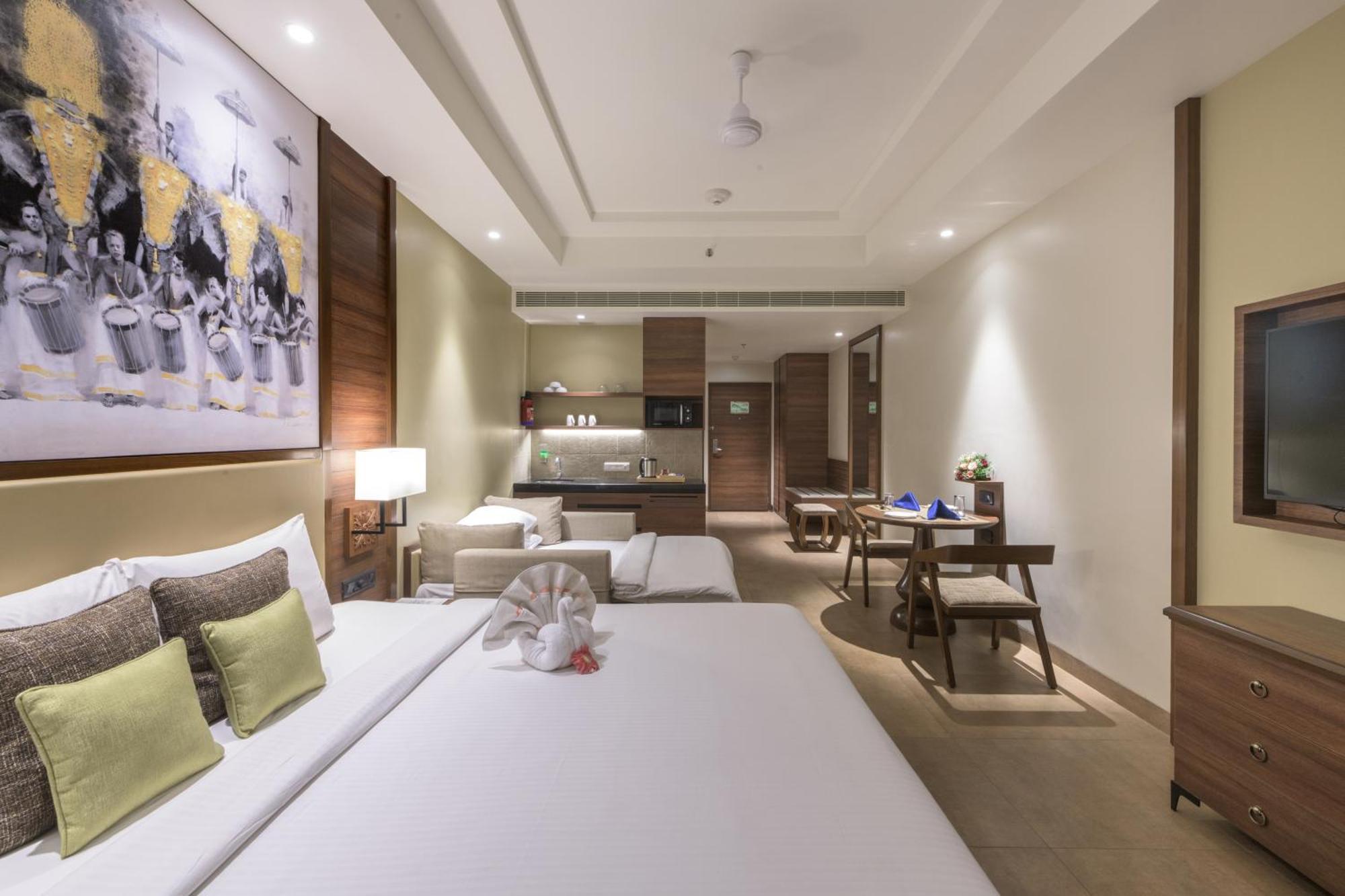 Hotel Club Mahindra Ashtamudi à Nīndakara Extérieur photo