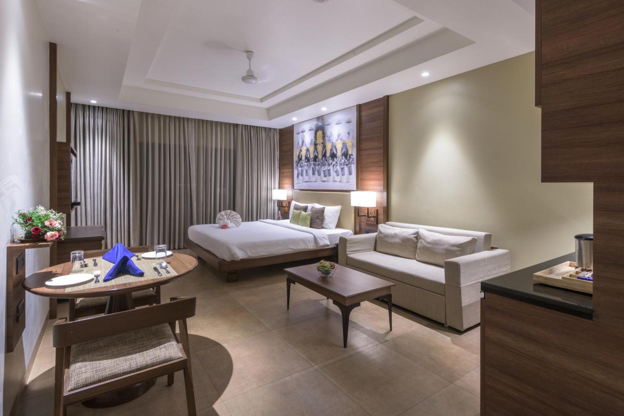 Hotel Club Mahindra Ashtamudi à Nīndakara Extérieur photo