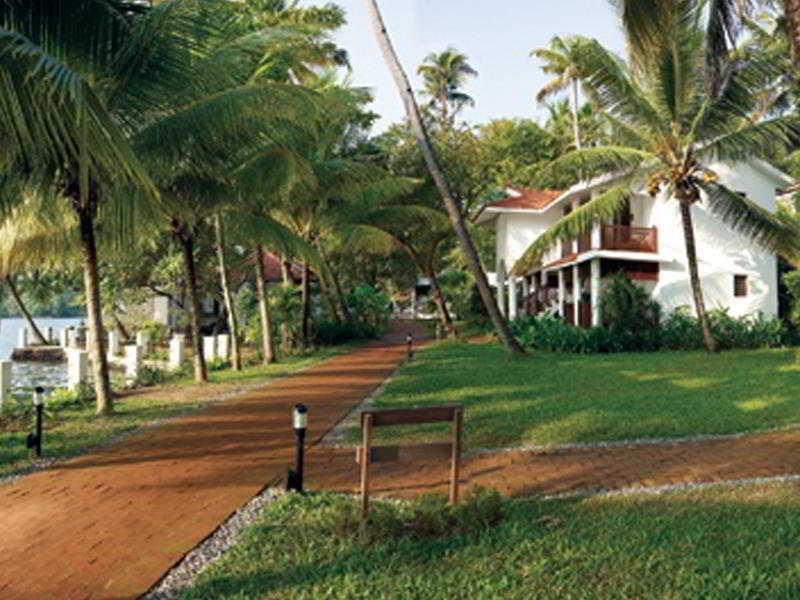 Hotel Club Mahindra Ashtamudi à Nīndakara Extérieur photo