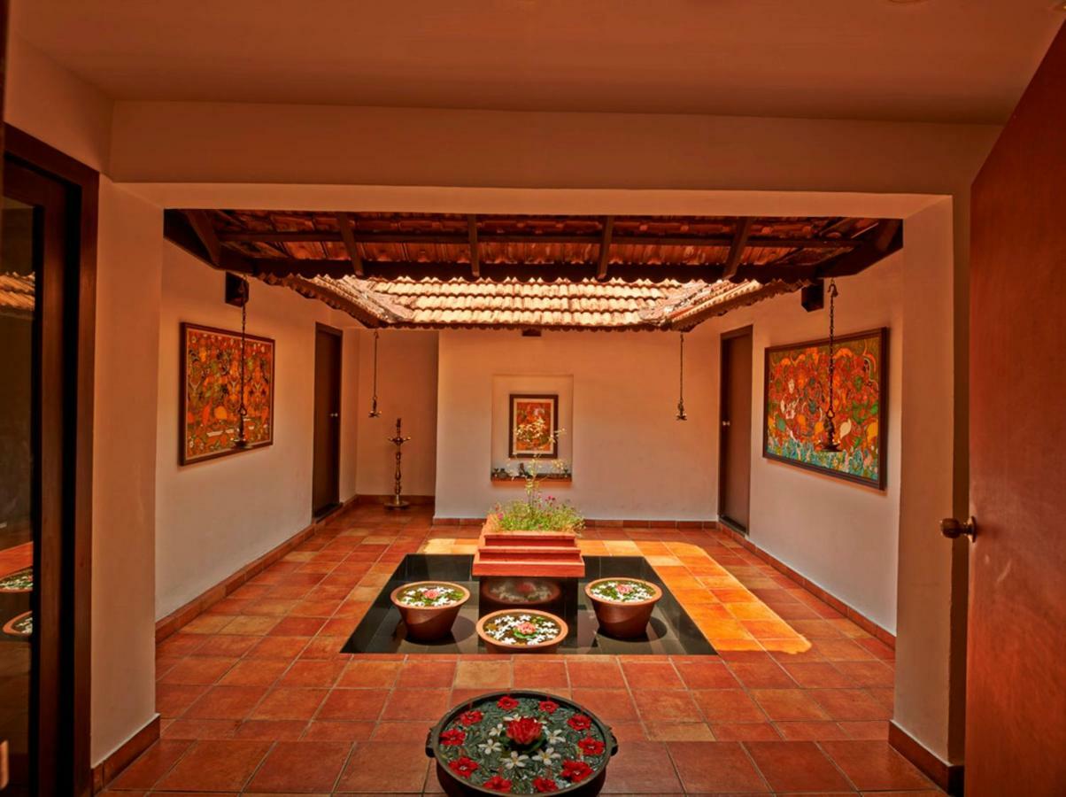 Hotel Club Mahindra Ashtamudi à Nīndakara Extérieur photo