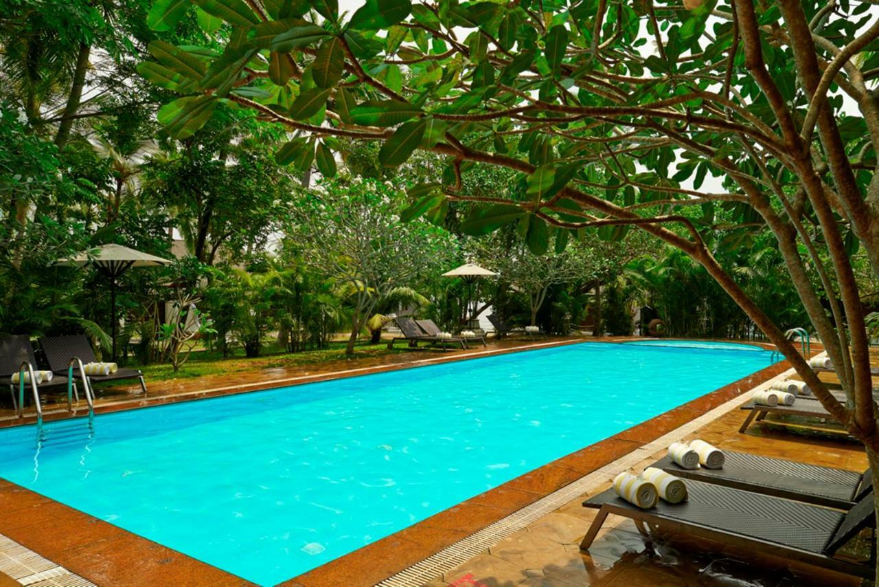 Hotel Club Mahindra Ashtamudi à Nīndakara Extérieur photo